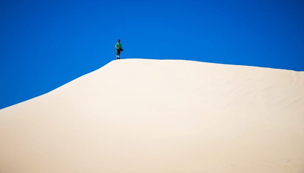 Estar em Florianópolis e não visitar as dunas da Joaquina é deixar de conhecer uma paisagem imponente e que pode garantir momentos de diversão para toda a família.
